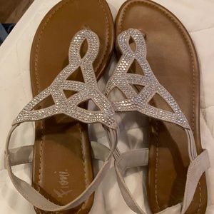 super cute sandals!